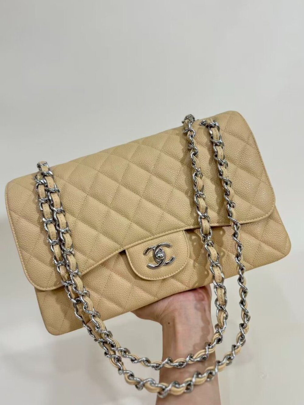 Classic CHANEL Bag: A Stylish and Versatile Choice for Elegance